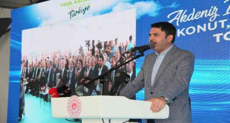 Bakan Kurum: "İstanbul'un fethinin 569. yıl dönümünde Atatürk Havalimanı'ndaki Türkiye'nin en büyük millet bahçesini ilk fidanlarıyla buluşturuyoruz"