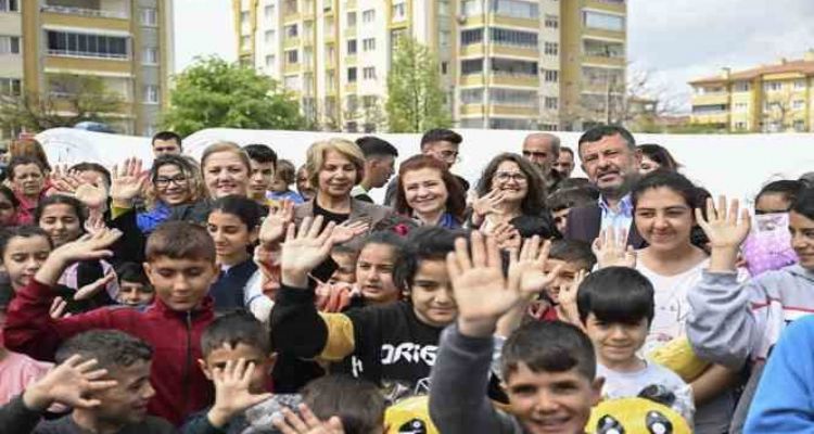 Depremzede çocuklara bayram hediyesi Mersin'den