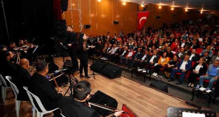 Atatürk sevdiği şarkılarla anıldı