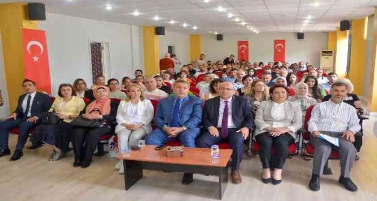 Mersin'de Aile Okulu Projesi Eğitici Eğitimi Kursu başladı