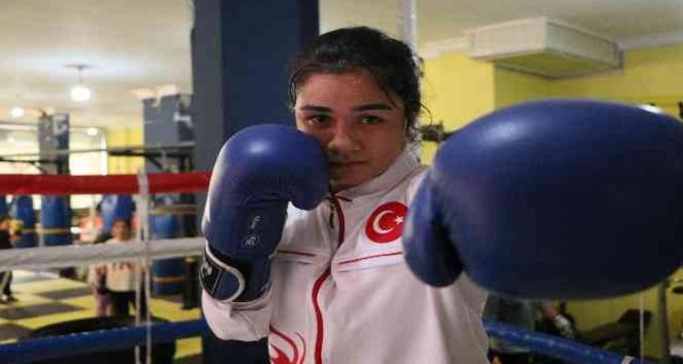 ‘Minik boksör’ lakaplı Pınar Özkan'ın hedefi dünya şampiyonluğu