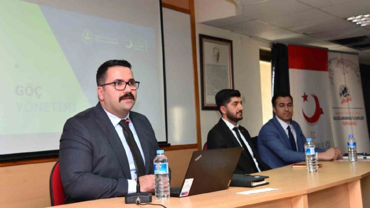 Mersin’de ‘Türkiye’de göç yönetimi ve göç idareleri’ toplantısı düzenlendi