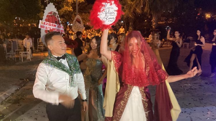 İlk görüşte aşkla başladı: Sibiryalı geline Türk usulü düğün