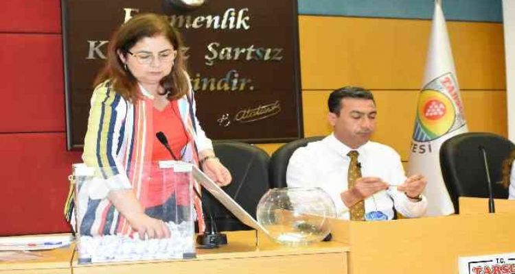 Tarsus Belediyesine girecek işçiler canlı yayında yapılan kurayla belirlendi