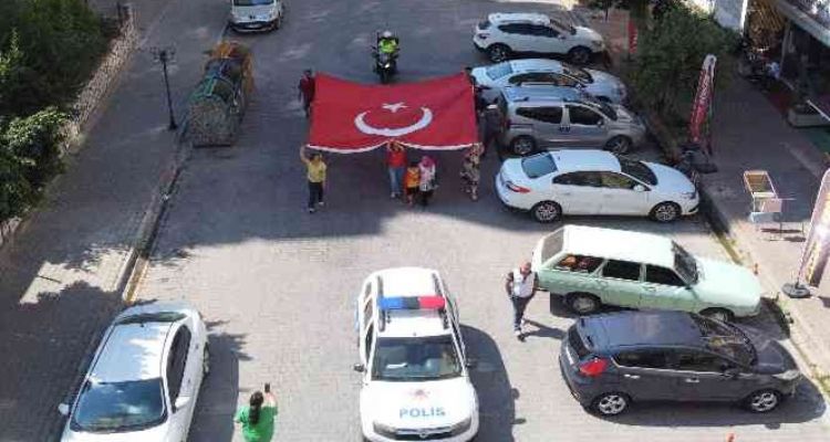 Polis eskortuyla evden alındı, okulunda şampiyon gibi karşılandı