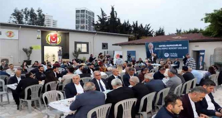 Mersin'de gazeteciler, iftar sofrasında buluştu