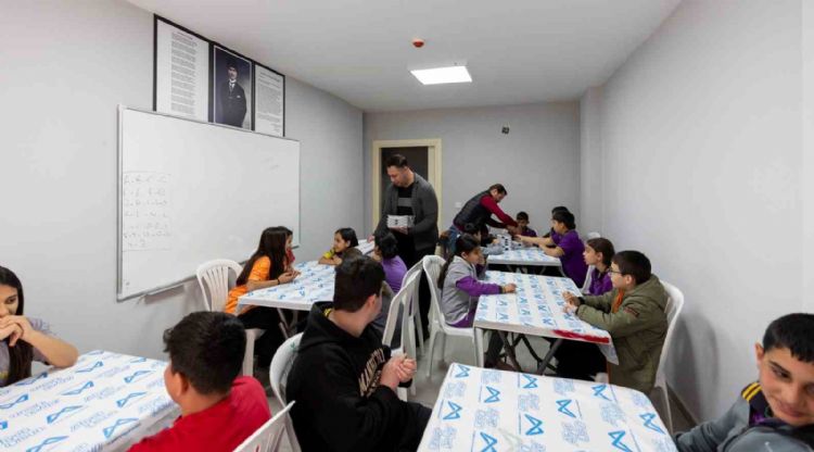 Mersin’de Kurs Merkezi öğrencilerinin yemekleri belediyeden