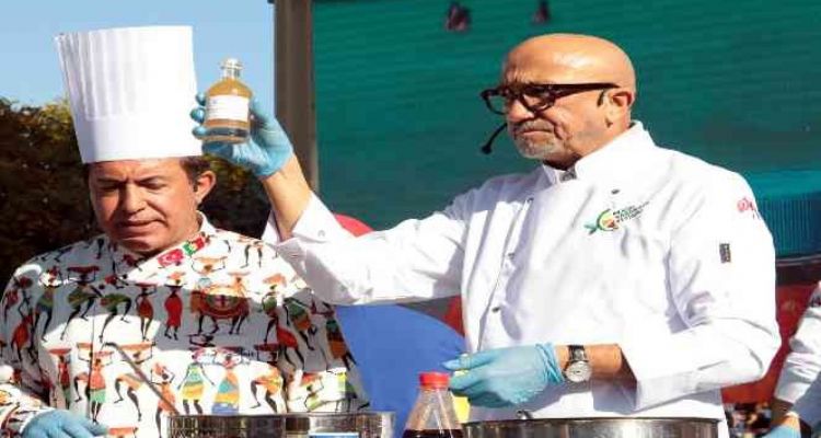 Venezuela Büyükelçisi Reyes, Narenciye Festivalinde yemek yaptı