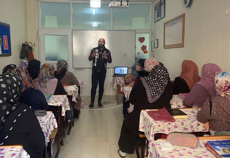 Mersin’de "En İyi Narkotik Polisi Anne" projesi eğitimleri sürüyor