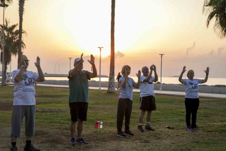 Mersin’de güneşin doğuşu eşliğinde sabah sporu