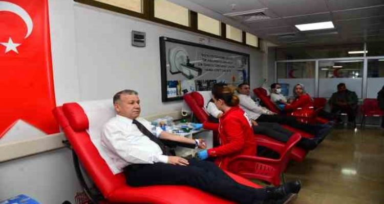 MEÜ tüm imkanlarıyla depremzedelerin yanında