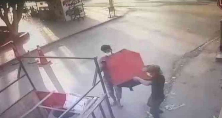 Marketten hırsızlık kamerada
