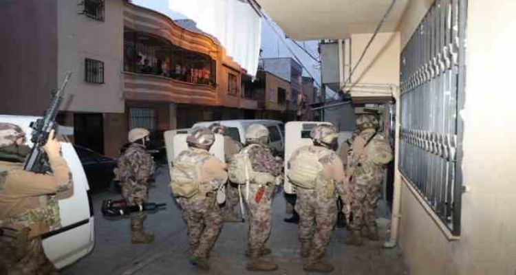 Mersin'de asayiş operasyonu: 4 gözaltı