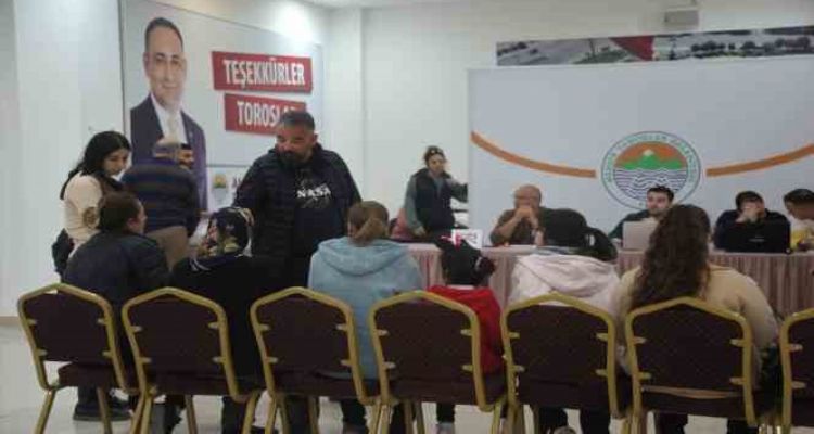 Toroslar Belediyesi Acil Destek Merkezi depremzedelerin yanında