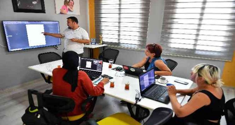 Kadın ve Çocuk Bilim, Teknoloji Atölyesinde ‘photoshop’ eğitimi başladı