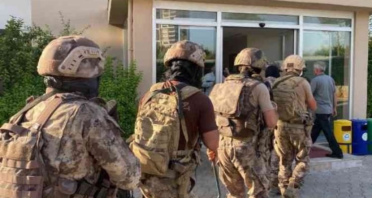 Mersin'deki terör operasyonunda 20 kişi gözaltına alındı