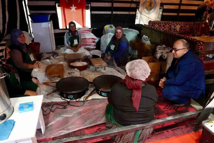 Yörüklerin ‘Kıl çadırı’ kuruldu fuarın gözdesi oldu