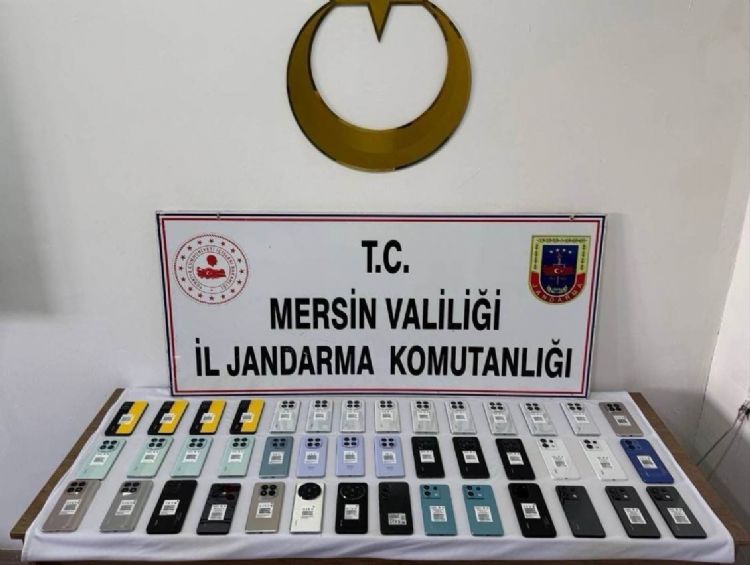Mersin’de 800 bin liralık gümrük kaçağı telefon ele geçirildi