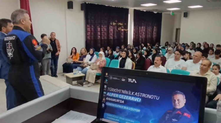 Türkiye’nin ilk astronotu Alper Gezeravcı, Anamur’da öğrencilerle buluştu