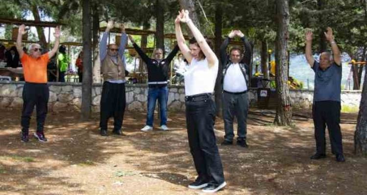 Emekli evi sakinleri, Darısekisi Örnek Köyü'nü gezdi