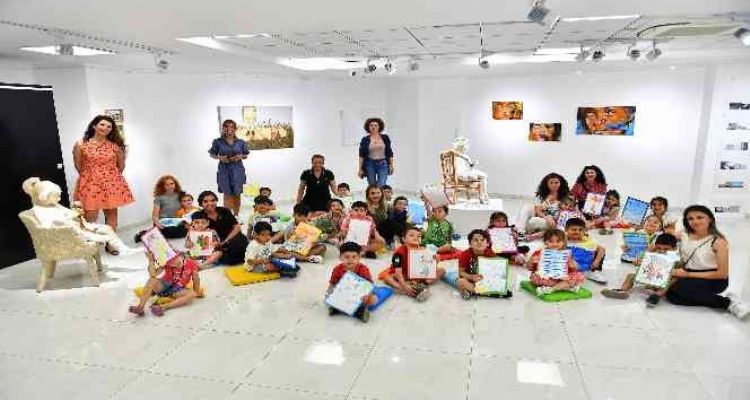 Minik ressamlar, Ahmet Yeşil Sanat Galerisinde buluştu