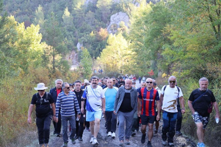 TOROSLAR’DA CUMHURİYET DOĞA YÜRÜYÜŞÜ COŞKUYLA GERÇEKLEŞTİ