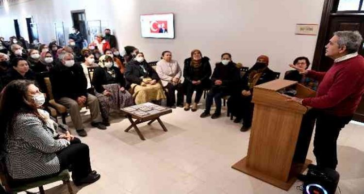 DAĞDAN KOPAN KAYALAR YOLU KAPATTI