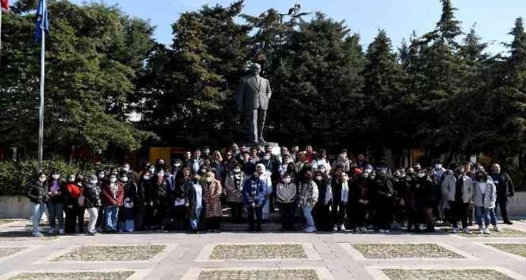 Kurs merkezi öğrencileri, üniversiteyi gezdi