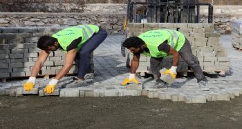 Soğucak'ta yollar kilit parke ile kaplanıyor