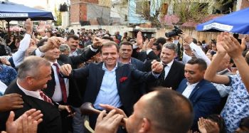Seçer, Roman vatandaşlarla bir araya geldi