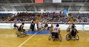 ENGELLİLER BASKETBOL KARŞILAŞMASINDA DOSTLUK KAZANDI