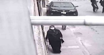 Evlerden hırsızlık yapan kadın önce güvenlik kamarasına ardından polise yakalandı