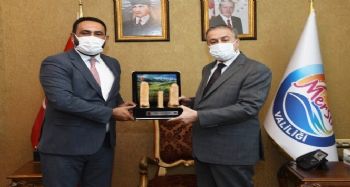 Başkan Yılmaz, Orhun Yazıtlarının minyatürünü hazırlattı