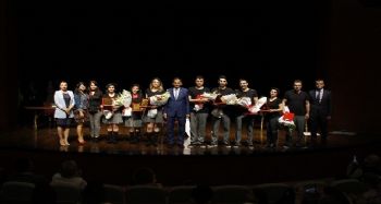AVUKATLAR TİYATRO SAHNESİNDE