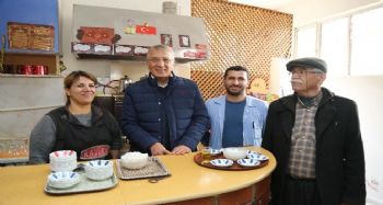Mezitli'de kahvehaneye kadın eli değdi
