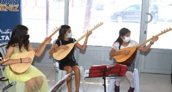 Karacailyas Kültür ve Sanat Evi kursiyerleri hünerlerini sergiledi