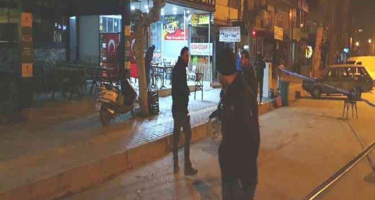 Ayrıldığı genç kız ile erkek arkadaşına kurşun yağdırdı