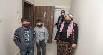 Mersin'de yangın mağduru ailenin evi yenilendi