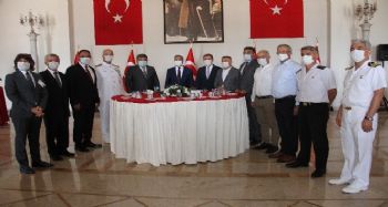 Vali Su, il protokolüyle bayramlaştı