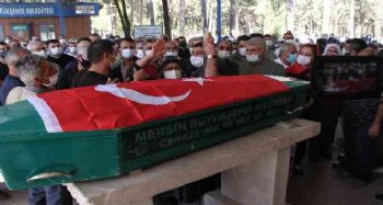 Meslektaşı tarafından öldürülen doktor, gözyaşlarıyla toprağa verildi