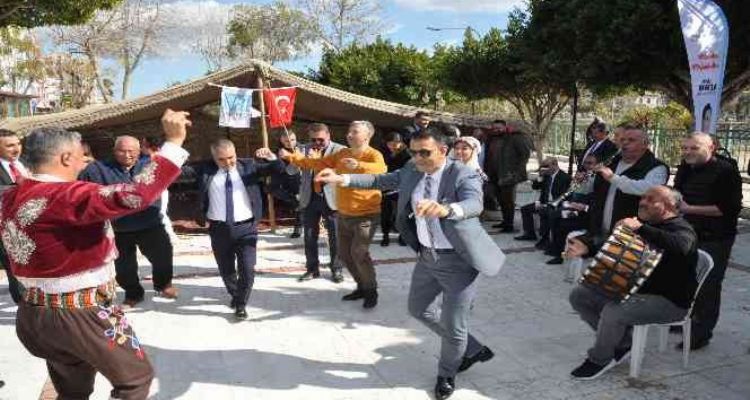 “Silifke'nin Yoğurdu” türküsü ile göbek atıp yoğurt şenliği yaptılar