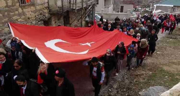 Köylüler 102 yıl önceki "Kurtuluşa Yürüyüşü"nü canlandırdı
