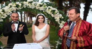 SEÇER, İLK NİKAHINI KIYDI