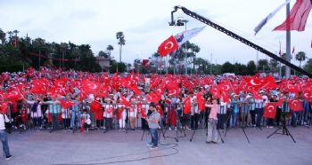 MERSİNLİLER, 15 TEMMUZ’UN YIL DÖNÜMÜNDE MEYDANLARA AKTI