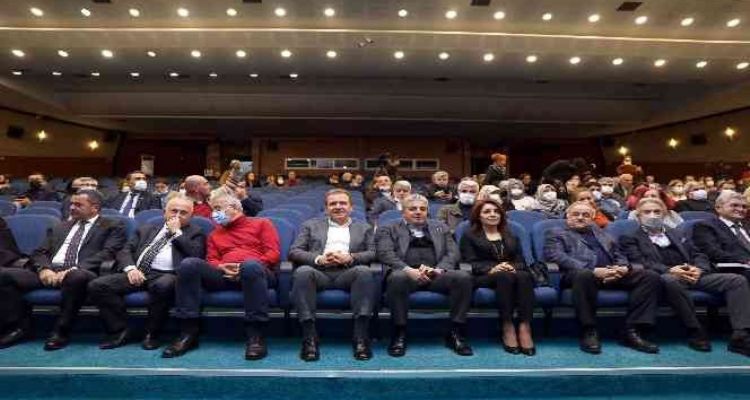 Başkan Seçer, ‘Göçler ve Mersin Tarihi' kitabının imza günü ve söyleşisine katıldı