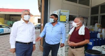 Başkan Tarhan, esnafın sıkıntılarını dinledi