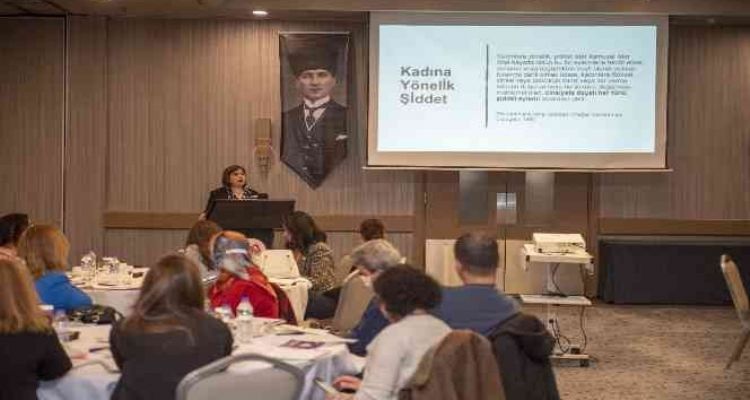 Mersin'de 'kadına yönelik şiddet' konuşuldu