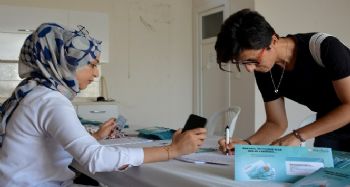 Mersin'de ihtiyaç sahiplerine 'Halk Kart' dağıtımı başladı