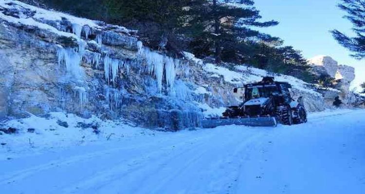 Mersin'de karda mahsur kalan 3 kişi kurtarıldı