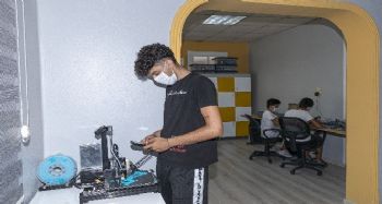 Büyükşehir Belediyesinden Tarsus'ta ‘Kadın ve Çocuk Bilim, Teknoloji Atölyesi'